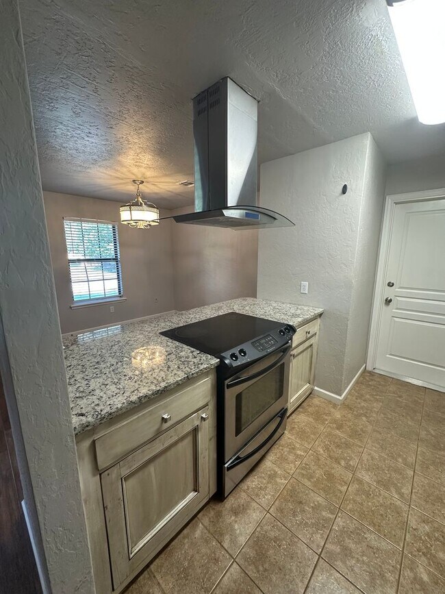 Building Photo - Total Remodel 3bed, 2bath, 2car in S Norman