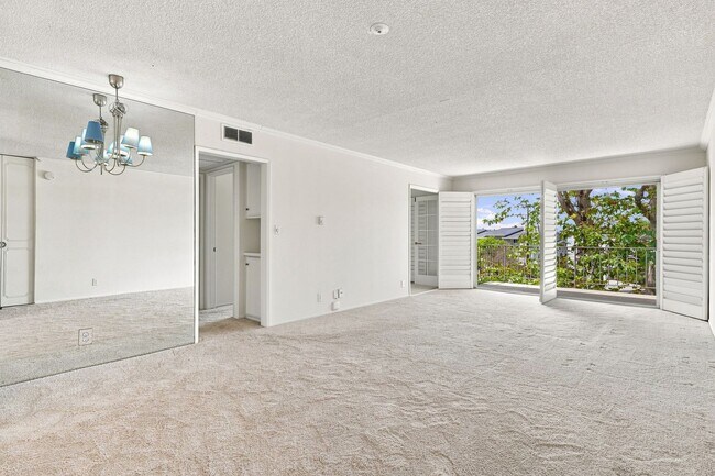 Building Photo - Versailles Penthouse Condo for Lease | 2 Bed | 2 Bath | Newport Beach