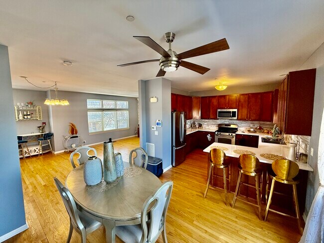 Foto del edificio - 1914 N Lotus Ave