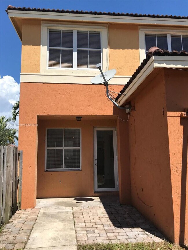 Foto del edificio - 10848 SW 243rd St