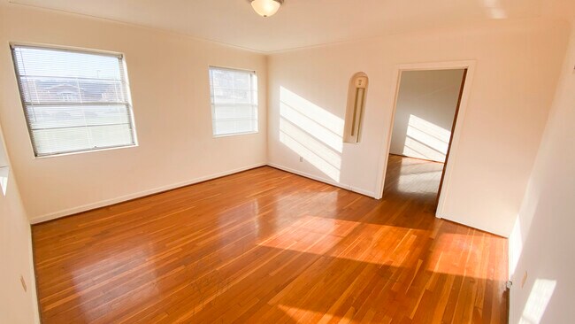 Building Photo - 227 W Dunklin St