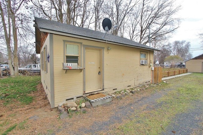 Foto del edificio - 815 E 1st St
