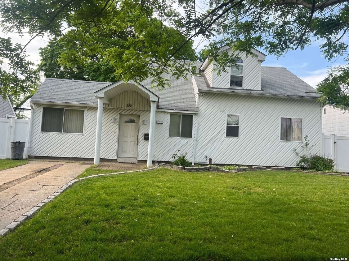 Primary Photo - 92 Acre Ln