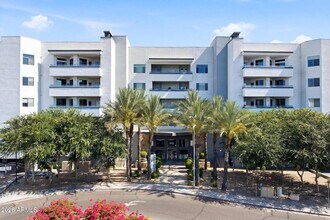 Building Photo - 945 E Playa Del Norte Dr