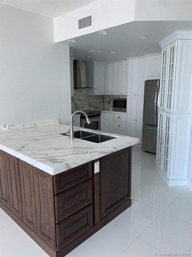Building Photo - 7900 Harbor Island Dr