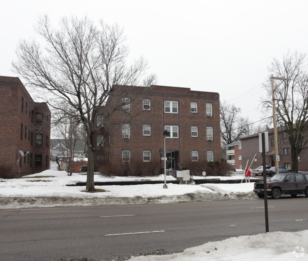 Building Photo - 912 S 17th St