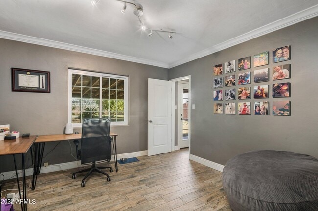 Building Photo - 4302 E Wilshire Dr