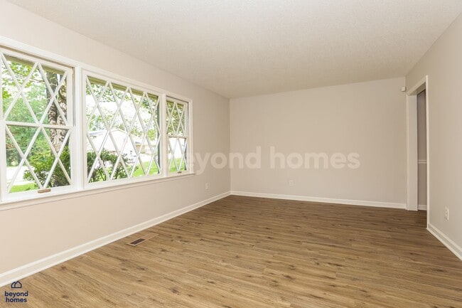 Foto del edificio - Freshly renovated 3 bedroom / 2 full bath ...