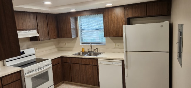 Building Photo - 1400 Tarpon Woods Blvd