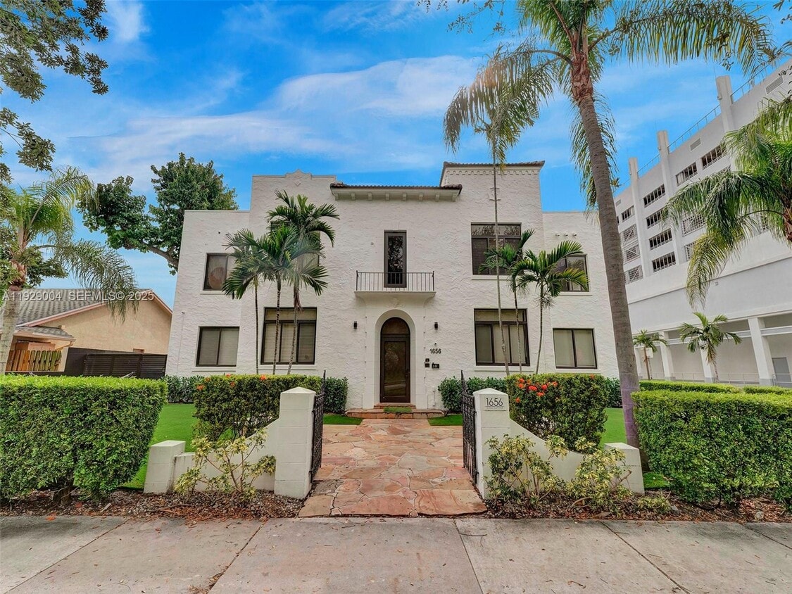 Foto principal - 1656 Polk St