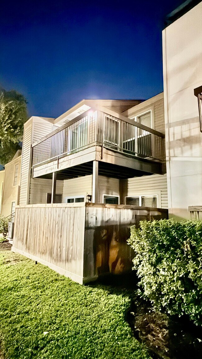 Foto del edificio - 9707 Richmond Ave