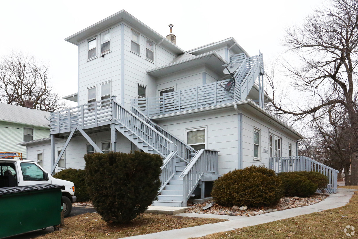 Building Photo - 1900 Arlington Ave