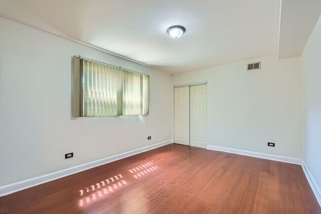 Foto del edificio - 2067 W Farwell Ave
