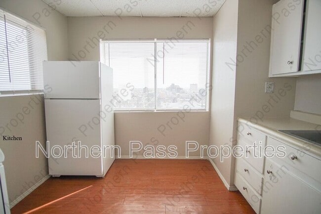 Foto del edificio - 419 E Schuster Ave