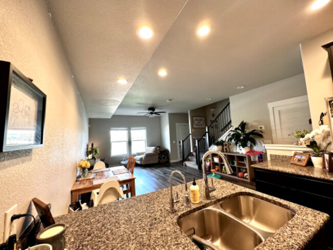 Building Photo - 6555 Carriage Meadows Dr