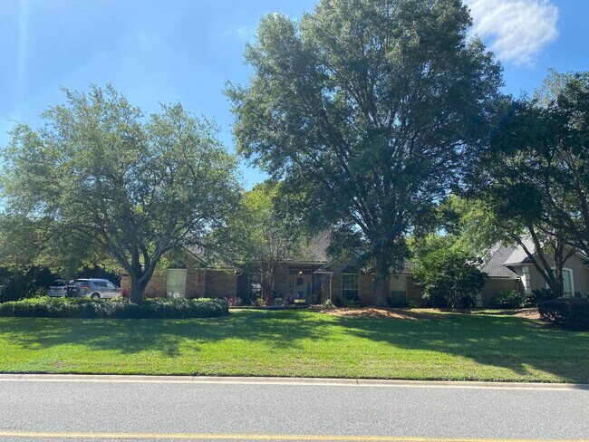 Building Photo - 2478 Country Club Blvd