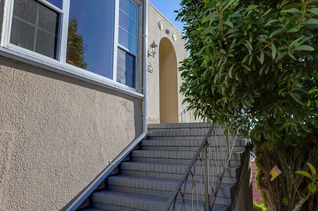 Foto del edificio - 3 Bed / 2 Bath charming home in upscale neighborhood near Glen Park. YouTube Tour!!