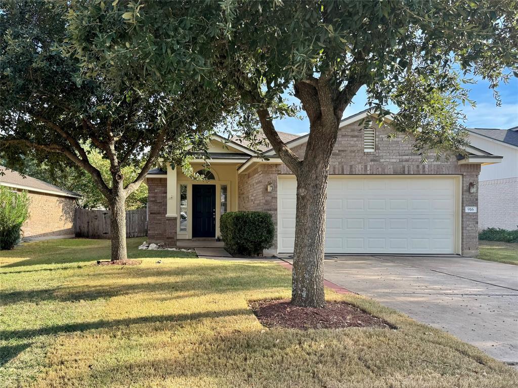 Foto principal - 916 Gentry Dr