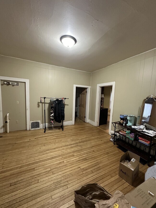 Foto del edificio - 4 Bed 2 Bath close to UWEC!