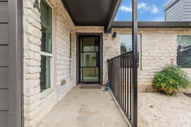 Building Photo - 9700 Sugar Hill Dr