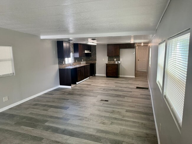 Foto del edificio - 7213 Harney Rd