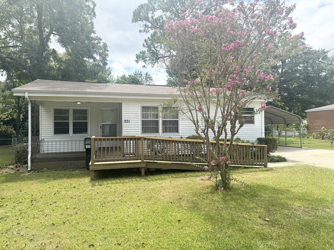 Primary Photo - 221 Shirley Dr