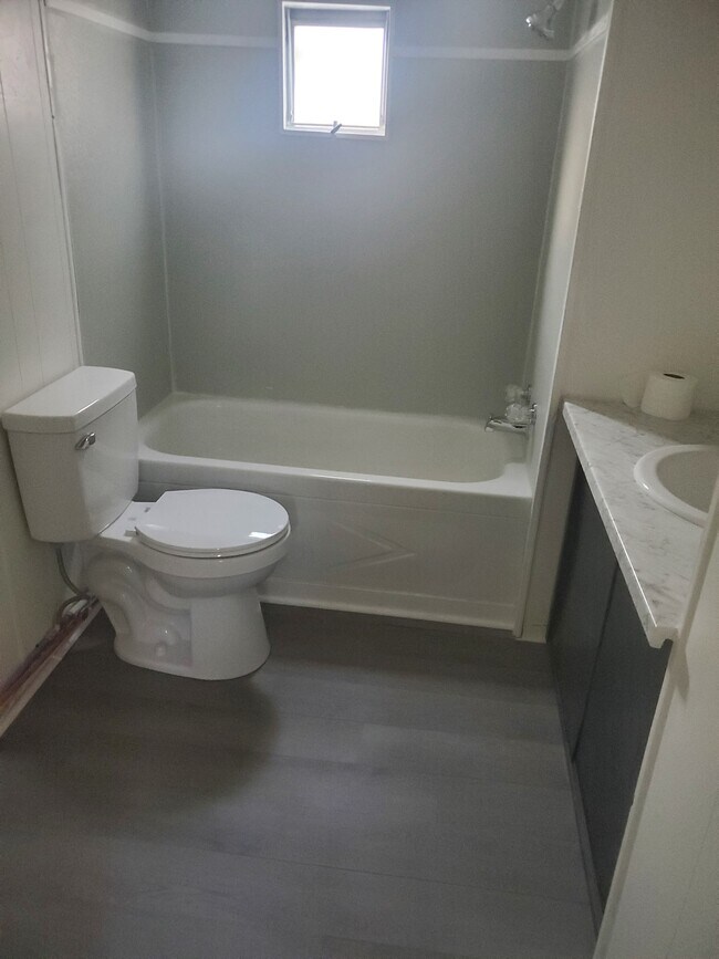 Foto del edificio - 308 E 48th St
