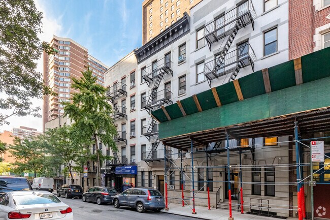Building Photo - 236 E 24th St