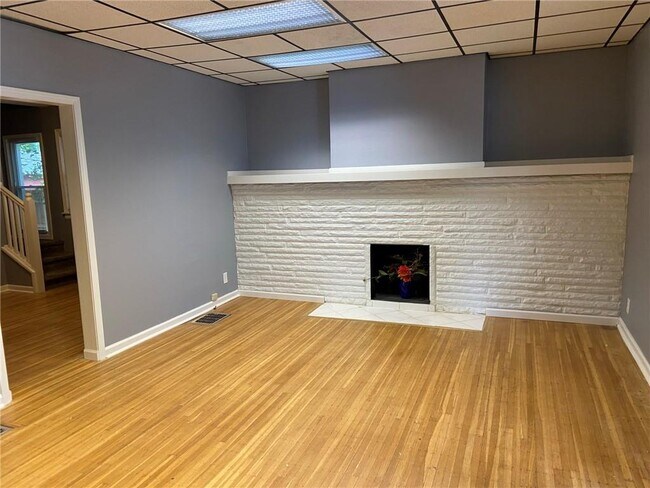 Foto del edificio - 708 Bungalow Ct