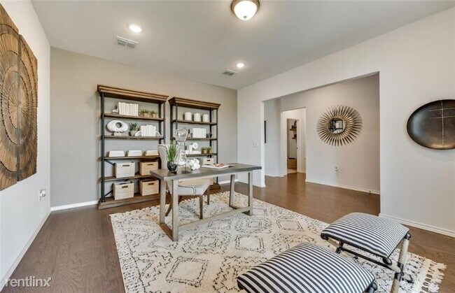 Building Photo - 4 br, 2 bath House - 5805 FANTAIL DR