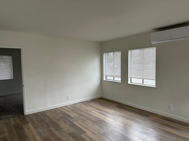 Living Room - 1318 W Olive Ave