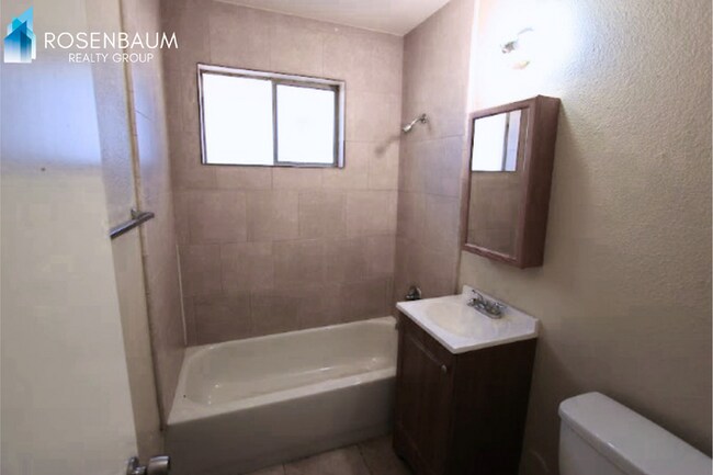 Foto del edificio - 320 S Allen