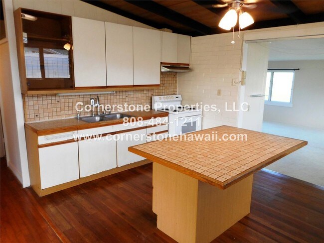 Building Photo - 1317 Akamai St