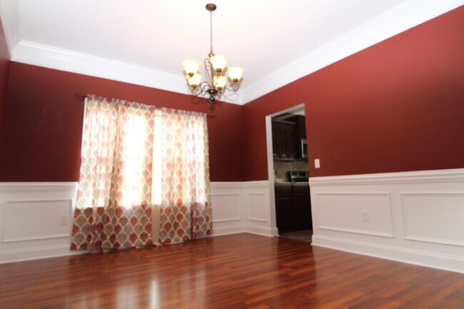 Building Photo - 702 English Oak Dr