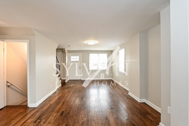 Building Photo - Move-in ready for new residents!