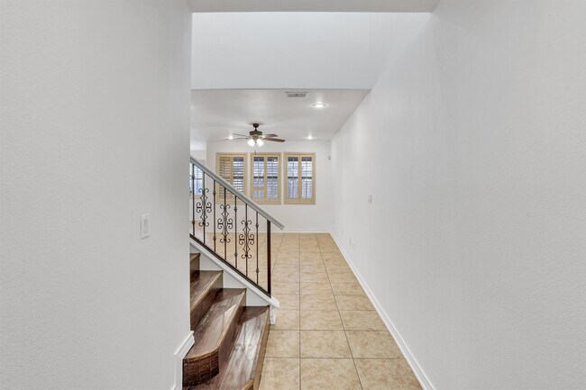 Building Photo - 9813 Sandhill Dr