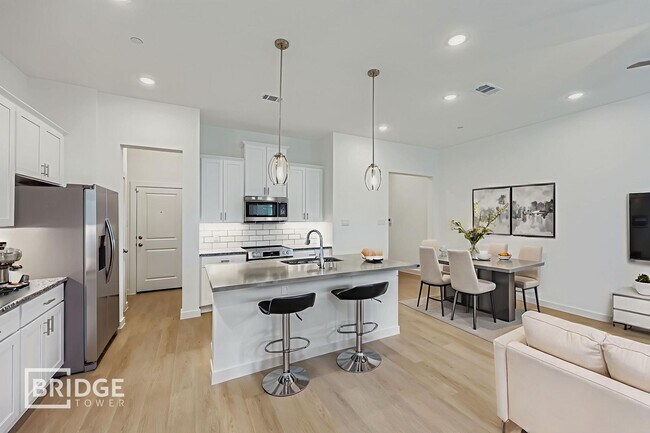 Building Photo - 216 Marcus St