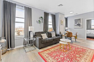 Building Photo - 95 Broadway-SI ID1240351P