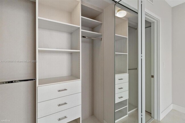 Foto del edificio - 2 br, 2 bath Condo - 1300 S Miami Ave Unit...