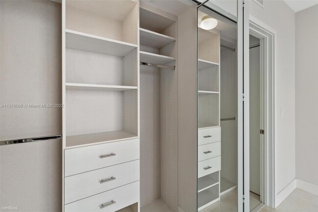 Building Photo - 2 br, 2 bath Condo - 1300 S Miami Ave Unit...