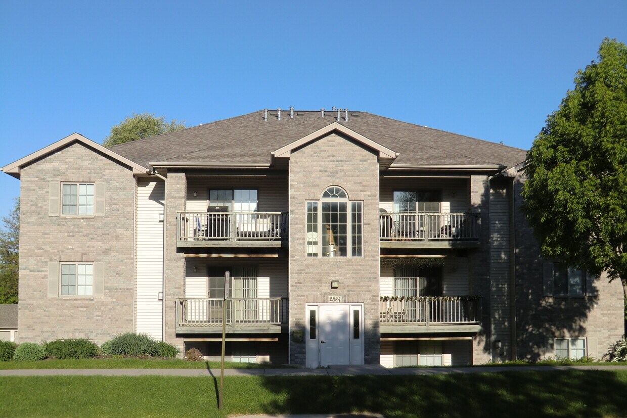 2884 Coral Ct Unit 201, Coralville, IA 52241 Condo for Rent in