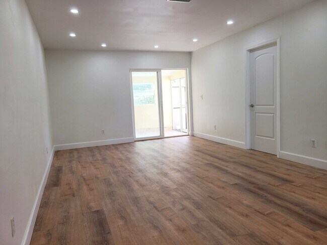 Foto del edificio - 115 Southeast Jefferson Cir N