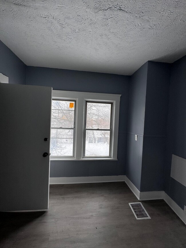 Building Photo - 3438 E 121