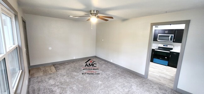 Building Photo - 304 E Cofield St