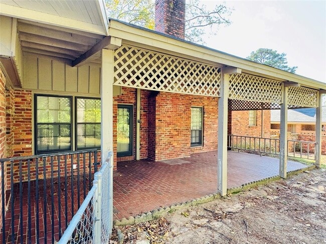 Building Photo - 2913 Sumter Ave