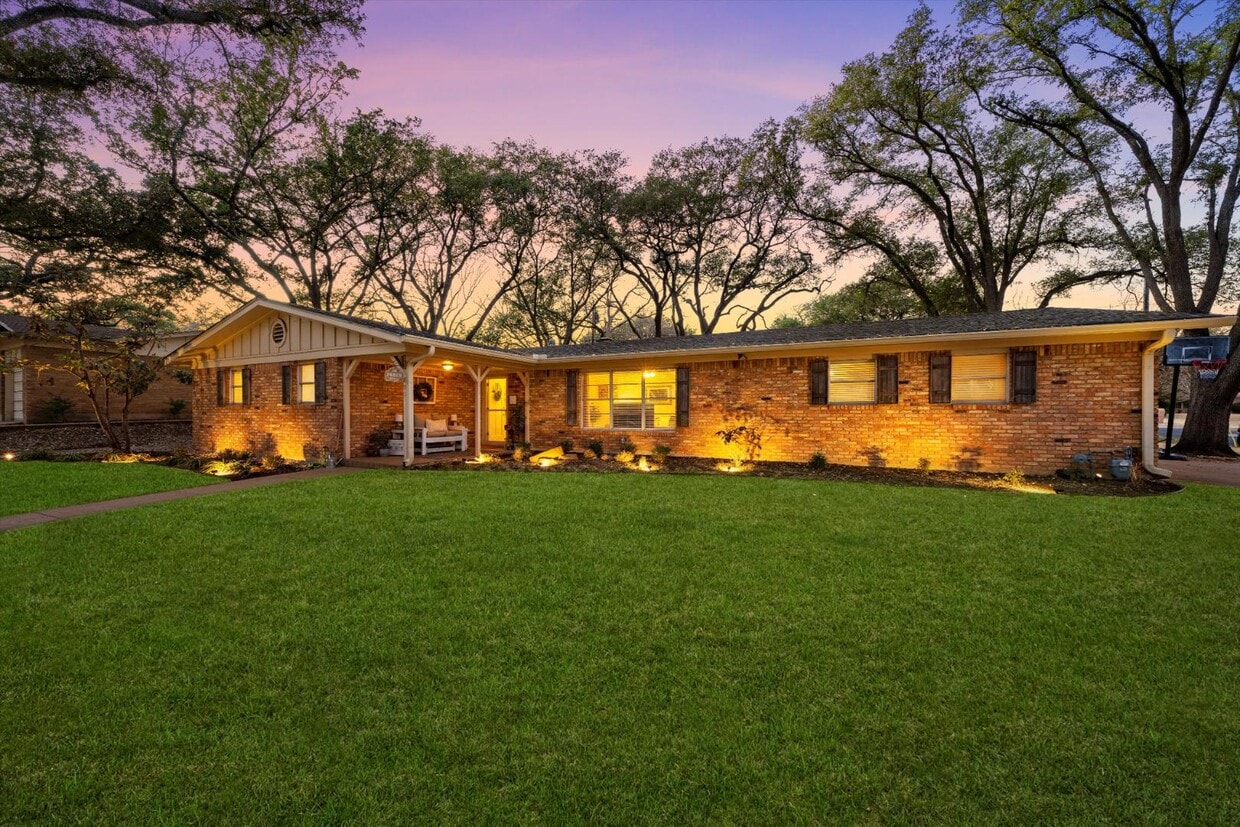 Foto principal - 5601 Westlawn Dr