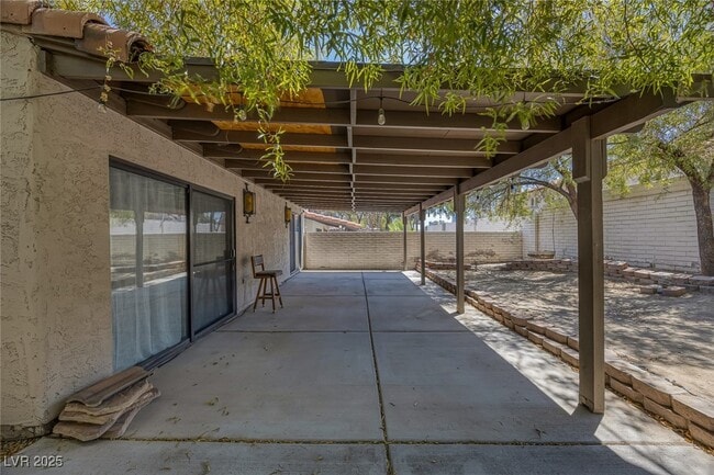 Building Photo - 3105 Plaza De Rosa