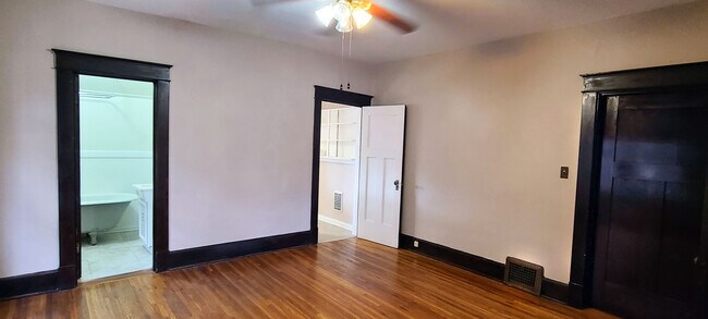 Building Photo - 2217 Belmont Blvd