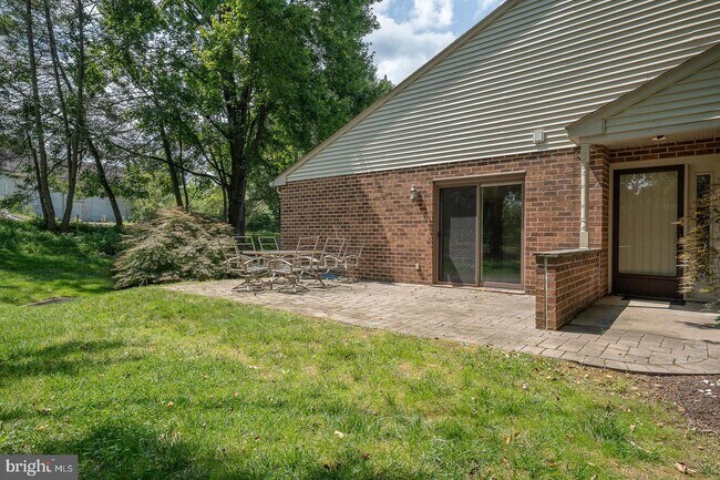 Building Photo - 301 Hanover Ct