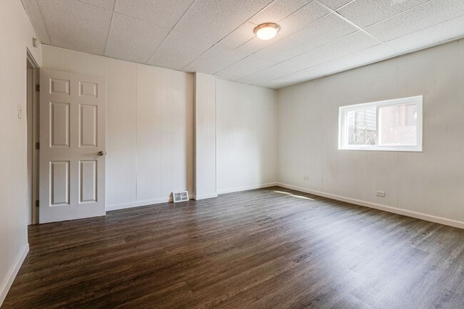 Building Photo - AVAILABLE MAY  - Newly Renovated 3 Bedroom...